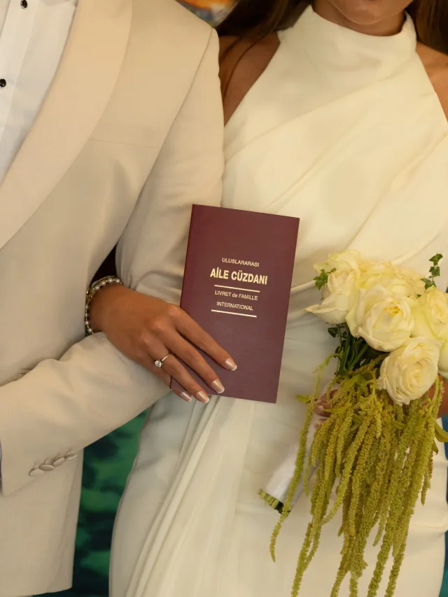 Ünlü Şarkıcı Gökhan Özen ikinci kez nikah masasına oturdu