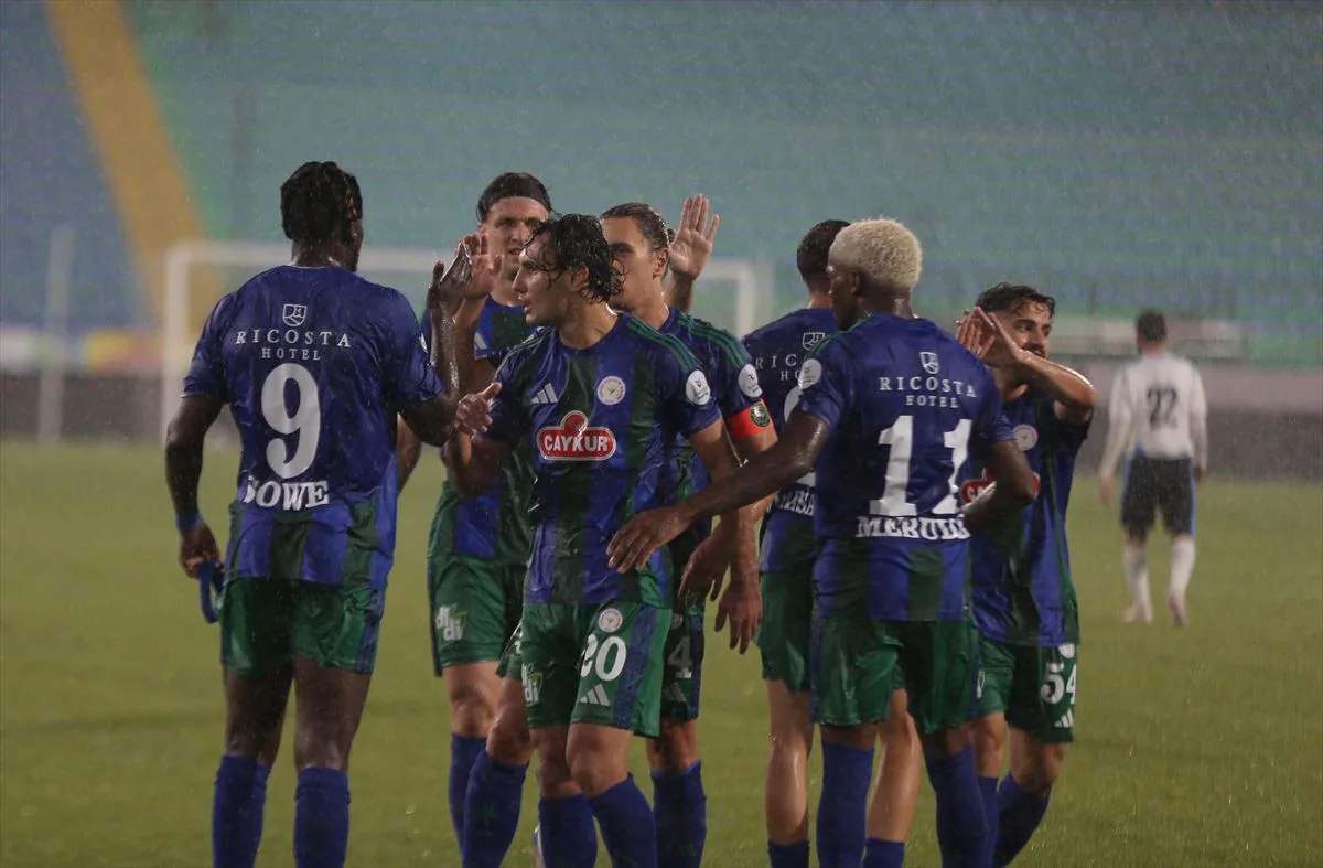 Çaykur Rizespor, Pyramids FC'yi 2-1 Yendi