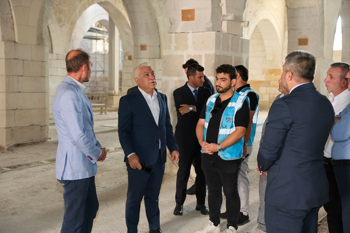 Sivas Valisi Yılmaz Şimşek, TOHM ve SEM binası ile Ulu Cami restorasyonunu inceledi