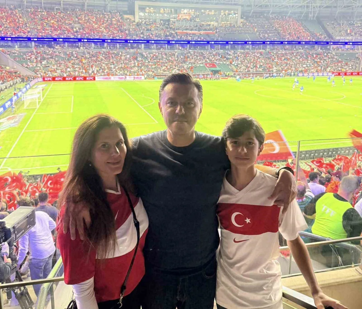 AK Partili Hatipoğlu, Milli Takım'ın Fransa'ya 1-0 yenildiği maçı tribünden izledi